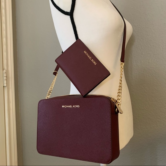 Last one 🎉 MK Jet set crossbody & wallet marlot - Picture 2 of 8